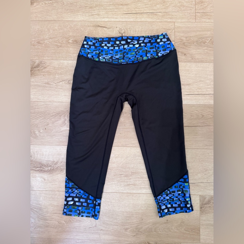 Black with blue design cropped leggings.